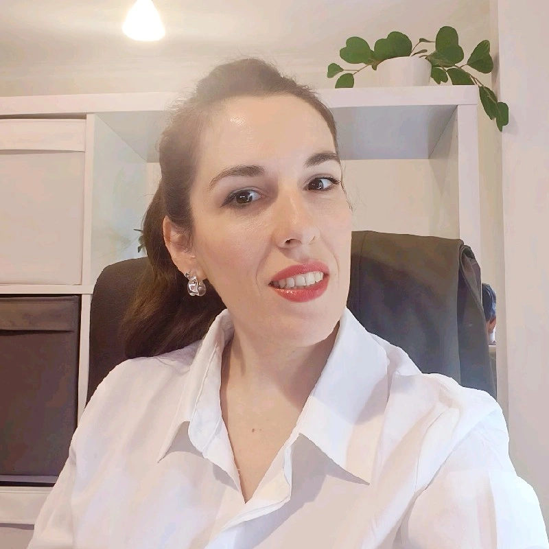 Elena — COO e Responsabile Marketing